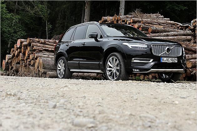 Der Basispreis des XC90 T6 AWD in der Ausstattungslinie Inscription liegt bei 68.830 Euro. Unser Testwagen brachte es auf insgesamt 99.968 Euro