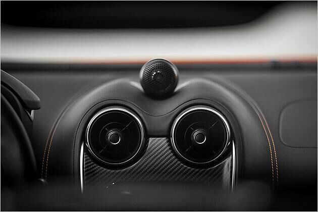 Dieses lustige Ding gehört zur 4.270 Euro teuren Bowers&Wilkins-Anlage