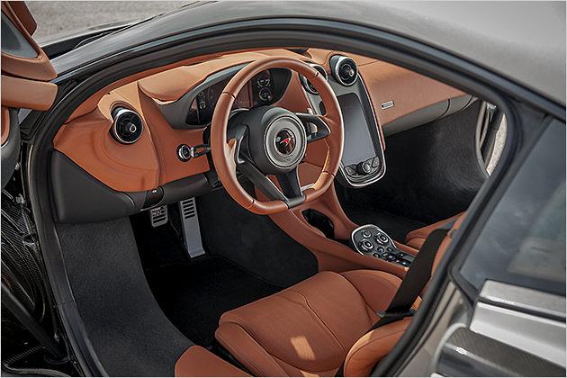 Neben einem eher Rennstrecken-inspirierten Cockpit bietet McLaren für den 570S auch eine betont luxuriöse Innenausstattung an