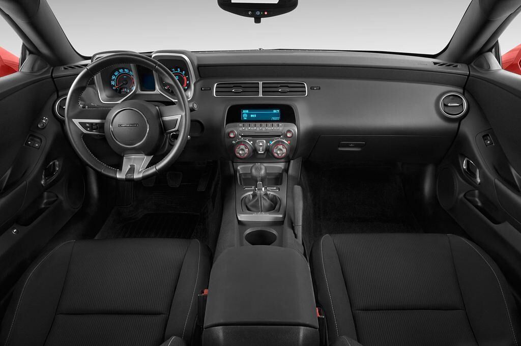 Chevrolet Camaro (Baujahr 2012) - 2 Türen Cockpit und Innenraum