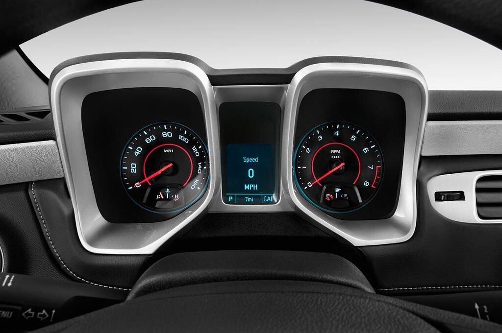 Chevrolet Camaro (Baujahr 2012) - 2 Türen Tacho und Fahrerinstrumente