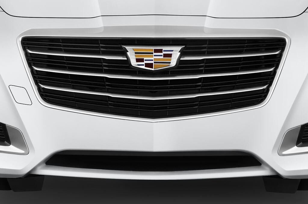 Cadillac CTS (Baujahr 2016) - 4 Türen Kühlergrill und Scheinwerfer