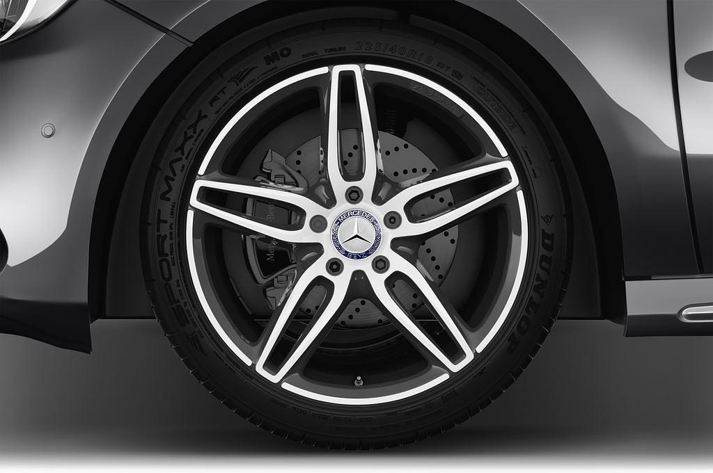 Mercedes A-Class (Baujahr 2017) AMG Line 5 Türen Reifen und Felge