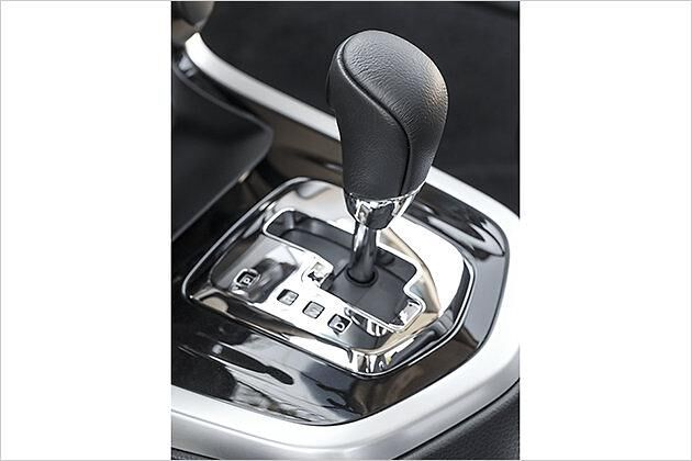 Die Siebengang-Automatik stammt aus dem Infiniti-Regal. Die Schaltvorgänge gehen etwas träge vonstatten