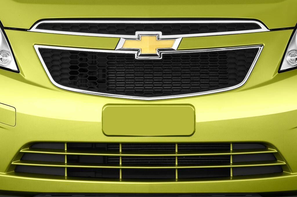 Chevrolet Spark (Baujahr 2011) LS 5 Türen Kühlergrill und Scheinwerfer