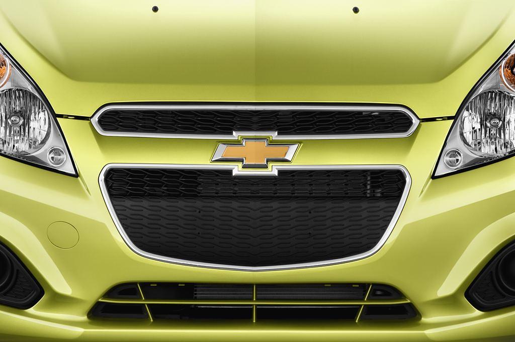 Chevrolet Spark (Baujahr 2013) LS 5 Türen Kühlergrill und Scheinwerfer