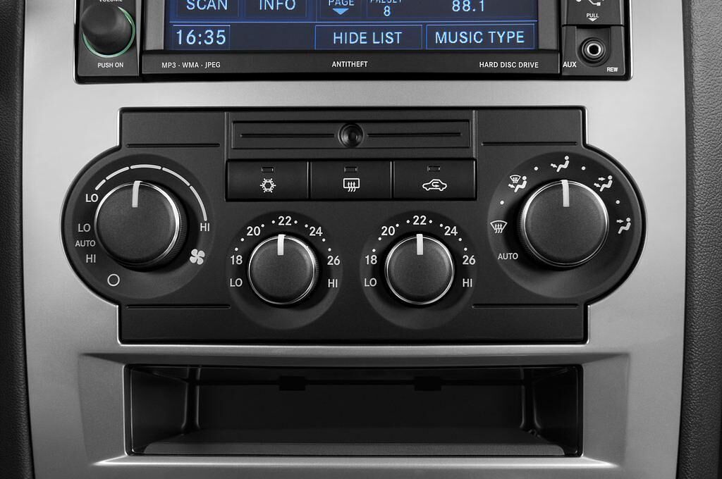 Chrysler 300 (Baujahr 2010) - 5 Türen Temperatur und Klimaanlage