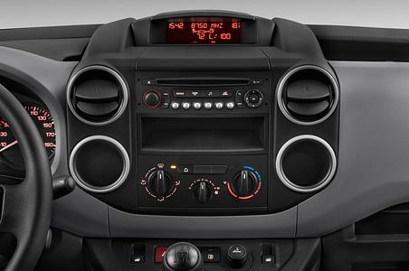 Citroen Berlingo (Baujahr 2015) 1.6 Vti 95 Euro 5 Niveau A 4 Türen Mittelkonsole