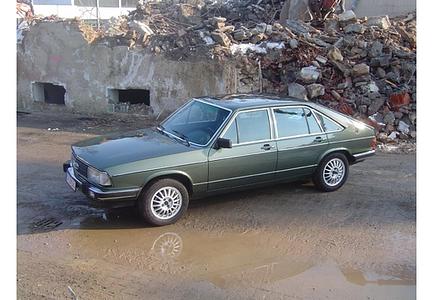 Audi 100 Kombi (1976–1982)