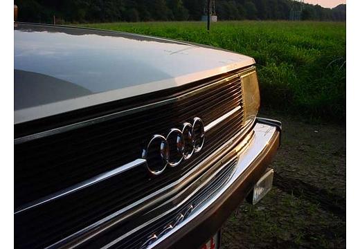 Audi 100 Limousine (1976–1982)