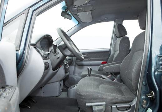 HYUNDAI-Trajet-2-0--2000-2004-