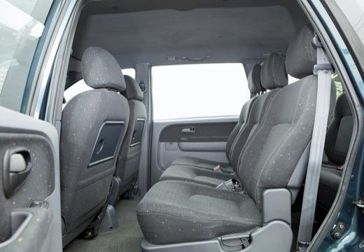 HYUNDAI-Trajet-2-0--2000-2004-