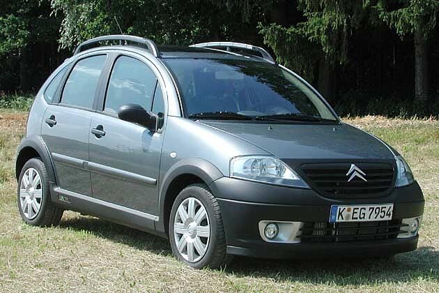 Ebenfalls zur Serienausstattung gehören die in die Frontschürze integrierten Nebelscheinwerfer