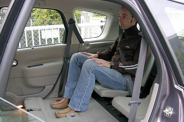 Ohne die Sitze in Reihe zwei, reisen Passagiere der dritten Reihe mit enorm viel Beinfreiheit