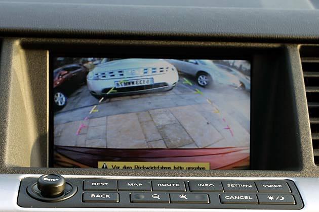 Überblick beim rückwärts Einparken: Die Rückfahrkamera gehört zur Serienaussattung