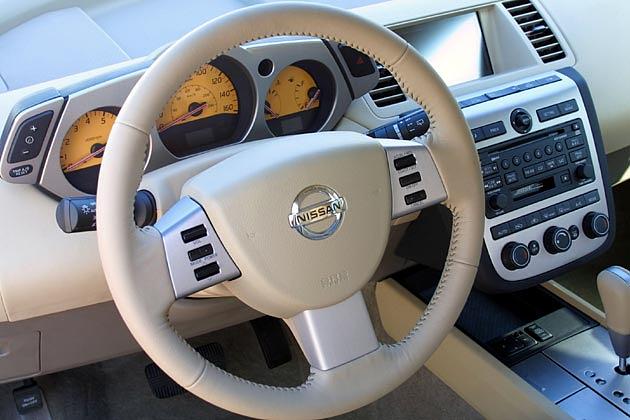 Auch den Innnenraum gibt es alternativ in hellen und wärmeren Farben