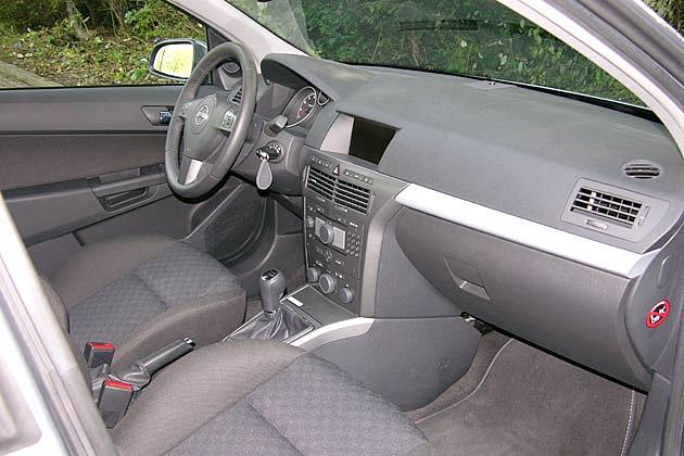 Durchaus schick und wertig ist der Materialmix im Astra-Cockpit