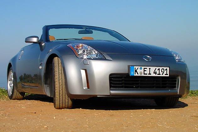 Ein großer horizontaler Lufteinlass kennzeichnet die Front