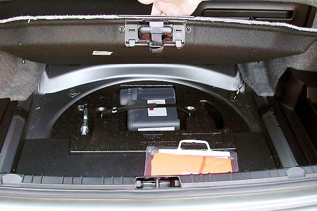 Unterm Kofferraumboden befindet sich unter anderem das Bordwerkzeug