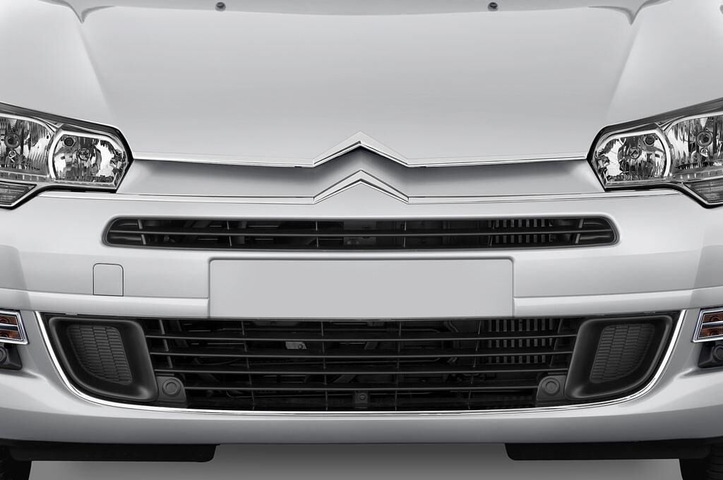 Citroen C5 (Baujahr 2010) VTR Plus 4 Türen Kühlergrill und Scheinwerfer