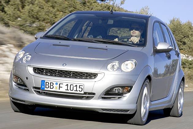 Ein kleiner Frontspoiler trägt zur besseren Aerodynamik bei