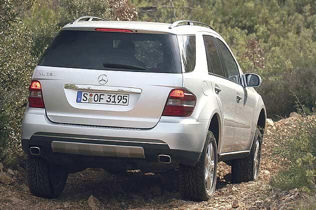 Mit der aufpreispflichtigen Luftfederung Airmatic ist die Bodenfreiheit enorm