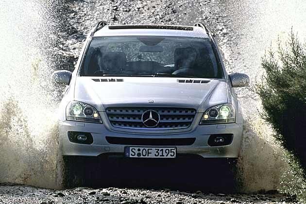 Ebenso stellen größere Pfützen für die M-Klasse kein Problem dar