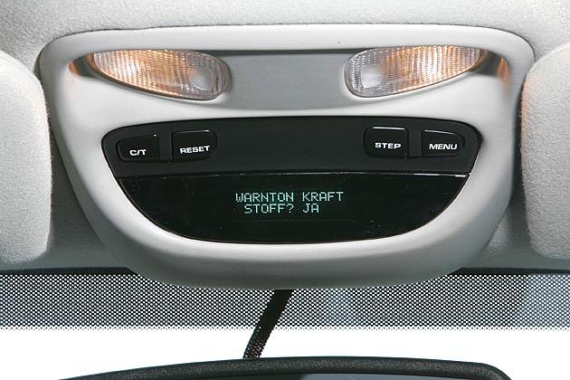 Flugzeugoptik: Im Dachhimmel untergebrachter Reiserechner