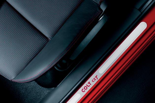 Schöne Details: CZT-Schriftzug auf den Einstiegsleisten