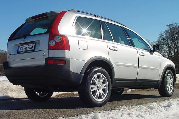 18-Zoll-Alu-Felgen und die Dachreling verleihen dem XC90 einen sportlichen Touch