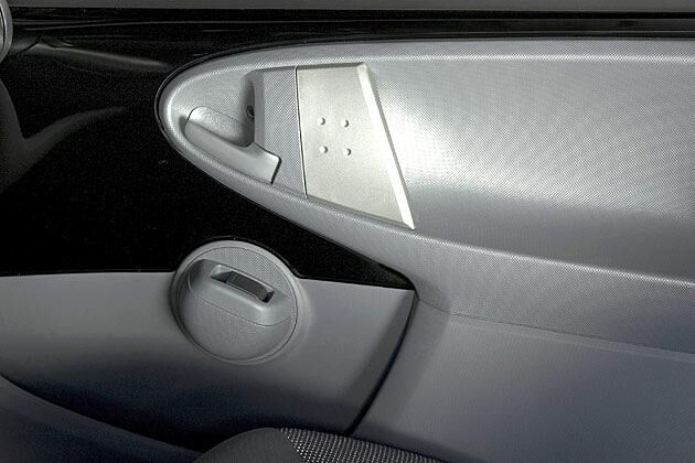 107: Auf die Fensterkurbel wurde einfach ein Motor aufgesetzt  fertig ist der elektrische Heber