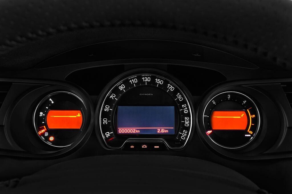 Citroen C5 Berline (Baujahr 2016) Selection 4 Türen Tacho und Fahrerinstrumente