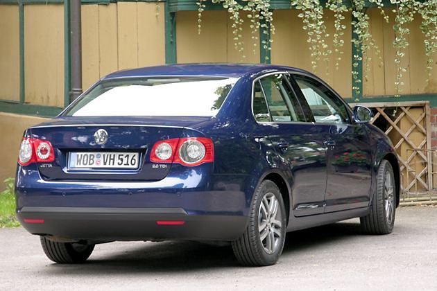 Der Jetta steht serienmäßig auf 16-Zoll-Rädern
