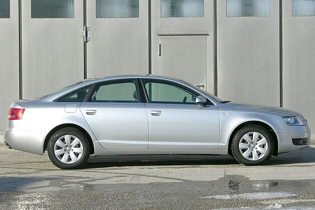 Vier große Türen erleichtern den Zustieg zu allen Sitzplätzen