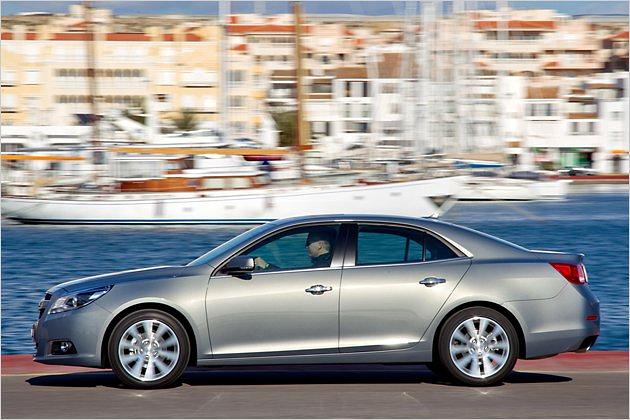 Mit 4,87 Meter ist das Auto etwa so lang wie die Mercedes E-Klasse, ist aber eine Klasse niedriger angesiedelt