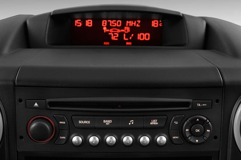 Citroen Berlingo (Baujahr 2015) 1.6 Vti 95 Euro 5 Niveau A 4 Türen Radio und Infotainmentsystem