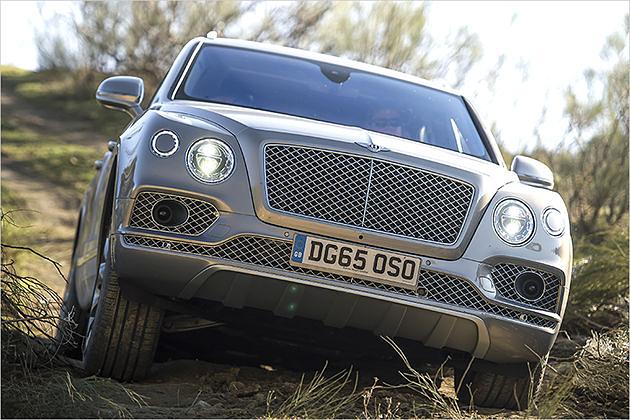 Serienmäßig an Bord: Ein permanenter Allradantrieb mit Torsen-Mitteldifferenzial und elektronischem Hinterachsdifferenzial