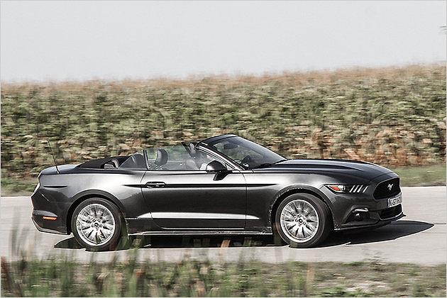 Die Fahrleistungen sind auch mit Vierzylinder sehr ordentlich: Von 0 auf 100 km/h geht es in 5,9 Sekunden, Schluss ist bei 234 km/h