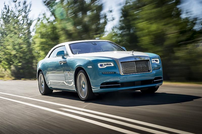Kraftvoller Vortrieb im Rolls Royce Dawn mit 571 PS und 780 Nm