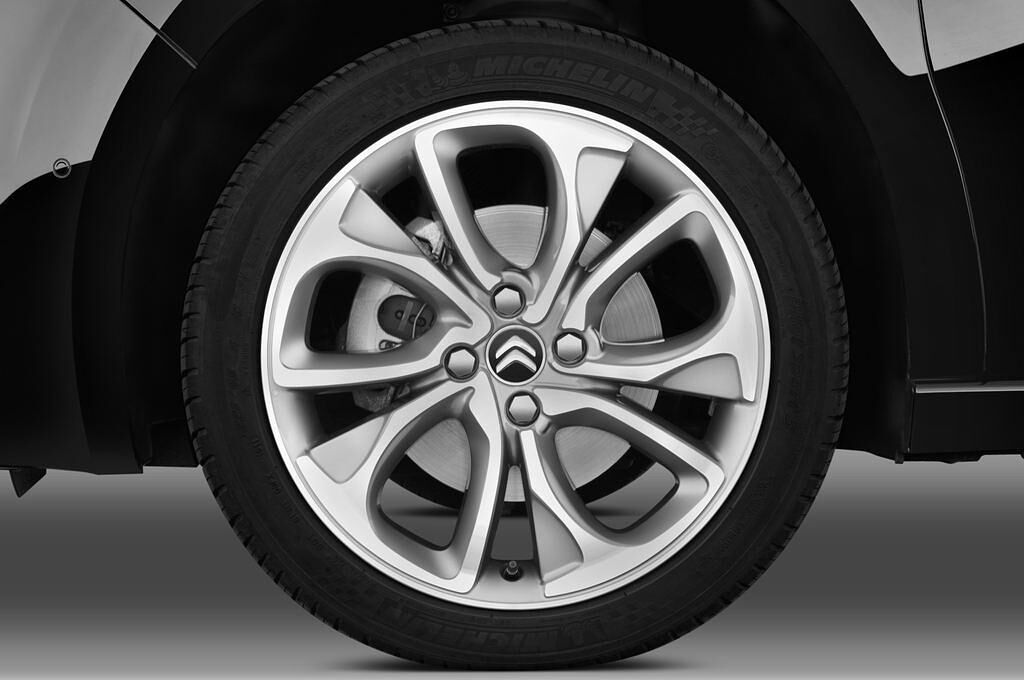 Citroen DS4 (Baujahr 2012) Sport Chic 5 Türen Reifen und Felge