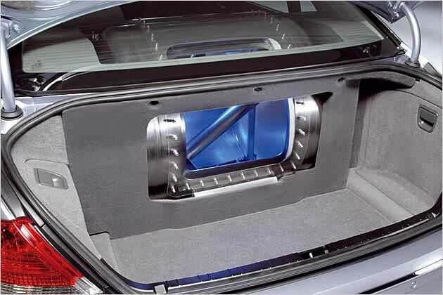 Der Kofferraum musste seinen wertvollen Platz für den Tank opfern