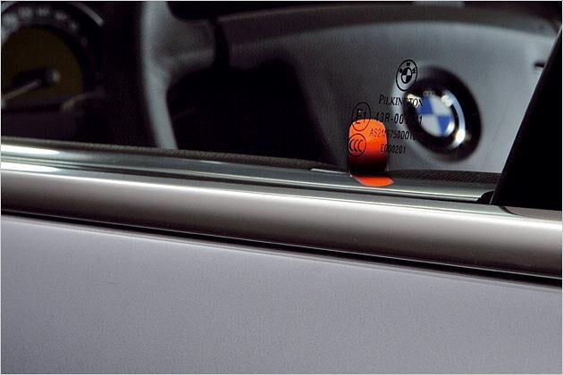 Falls irgendwo Wasserstoff austreten sollte, fungieren die Türpins als Alarm-Leuchte