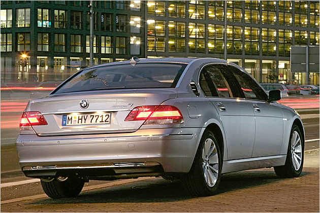 Die hintere Chromleiste weist ebenfalls dezent auf den Wasserstoffantrieb hin