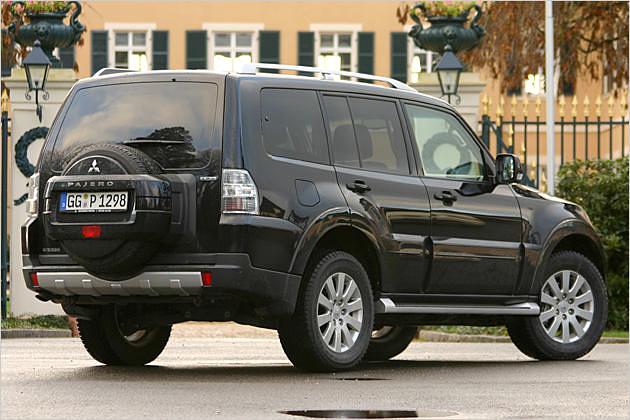 Die seitlichen Trittbretter sind aus Aluminium