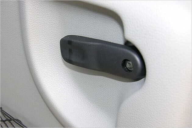 Mit diesem Griff lässt sich die zweite Hecktür von innen öffnen