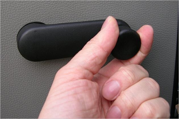 In der Basisversion werden die Scheiben noch mit Muskelkraft aufgekurbelt