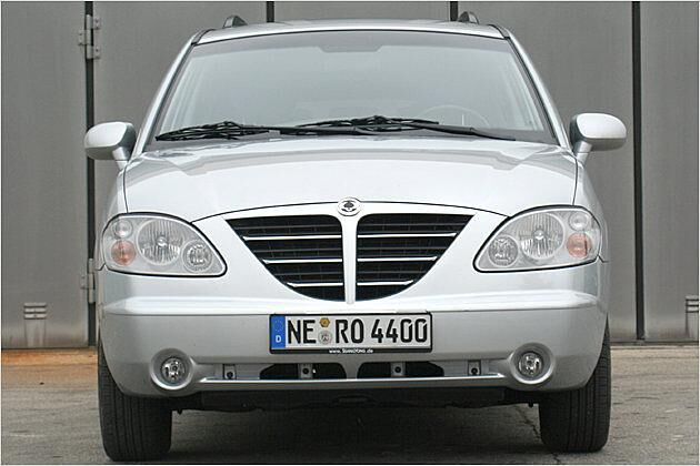 Mit den großen Frontscheinwerfern sieht der Rodius fast treuherzig aus