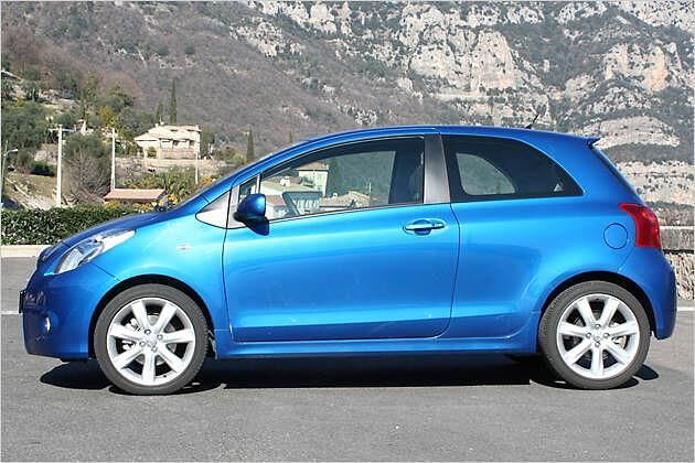 Die Seitenschweller sind markanter ausgeformt als bei den anderen Yaris-Modellen