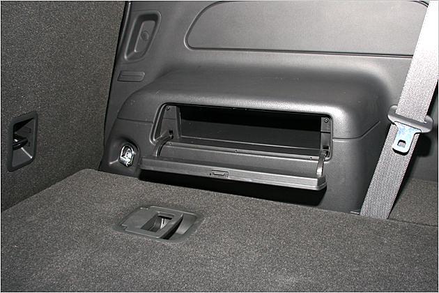 Selbst über den Radkästen befinden sich noch Staumöglichkeiten