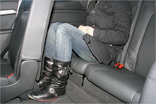 Die dritte Sitzreihe ist selbst für kleine Leute viel zu eng